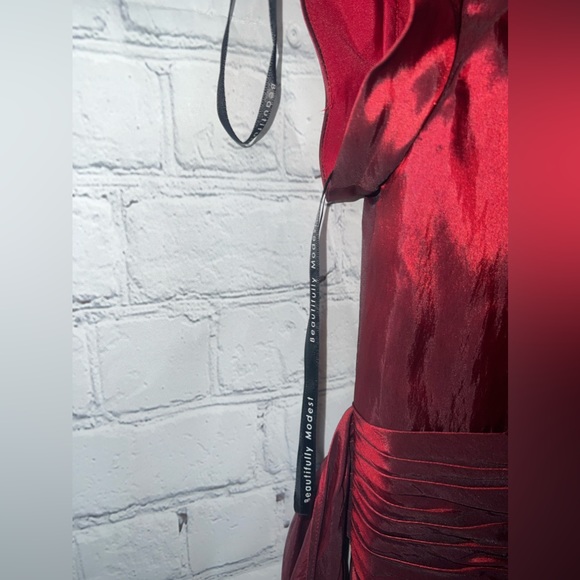 Beautifully Modest Red Sleeveless Formal Long Dress size 6 - Picture 11 of 15